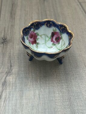 Vintage Porcelain Scalloped Footed Trinket Dish